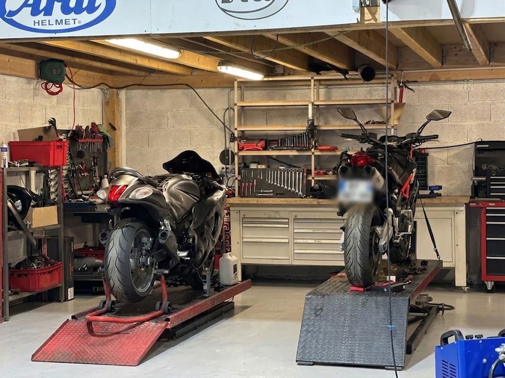Accueil 26 Motos en entretien dans l'atelier