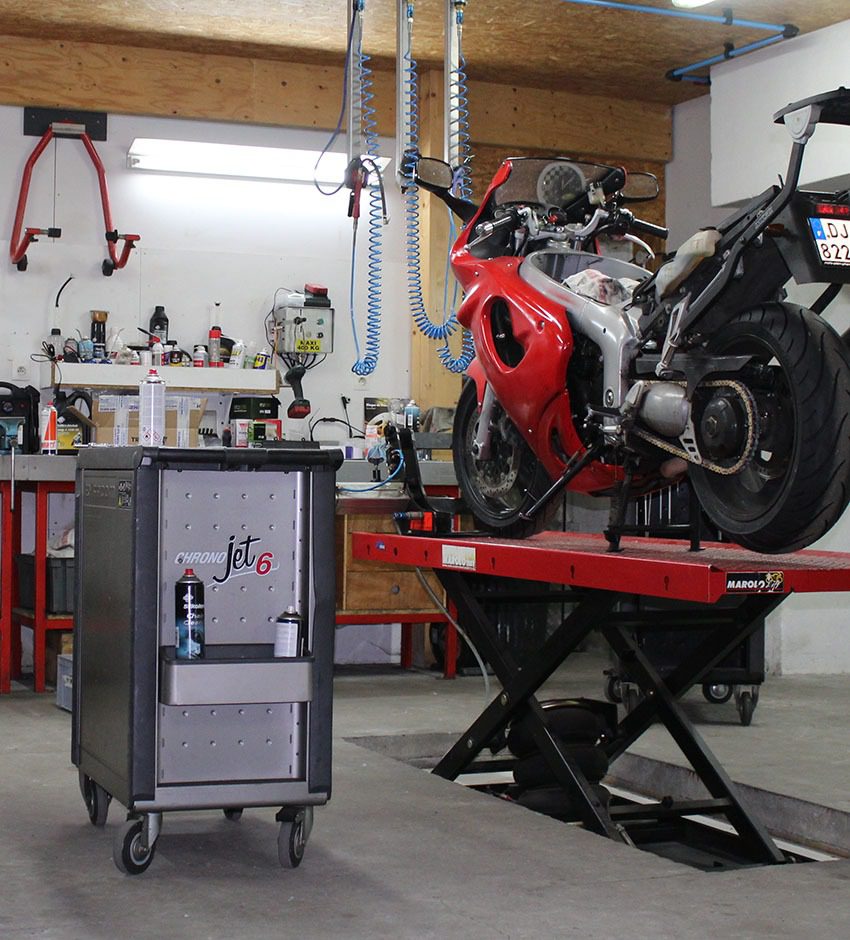 Estimation moto d'occasion : les points à vérifier 3 Estimation d'une moto d'occasion par un professionnel deux-roues