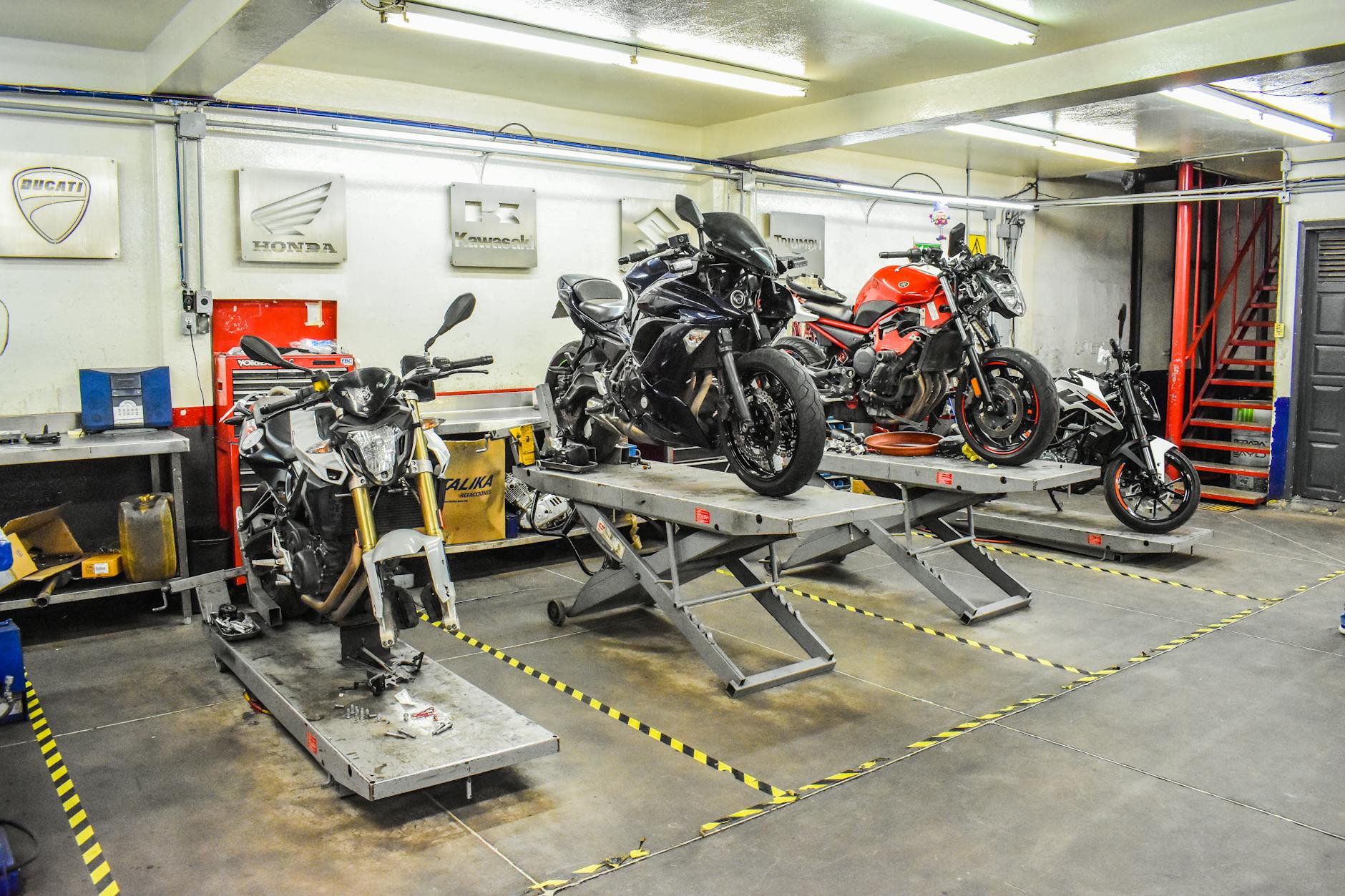 Ma voiture cash est-il fiable ? Guide pratique pour revendre votre moto ou scooter en Île-de-France 3 Carnet d'entretien et documents administratifs pour la revente d'un scooter d'occasion